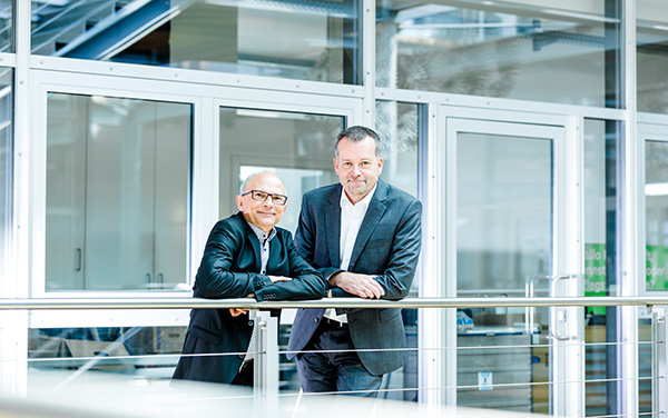 Kollegen in Stuttgart im Bürohaus